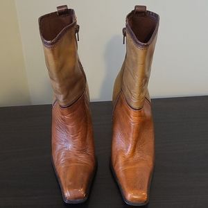 Ladies brown shade genuine leather boots made in Brazil